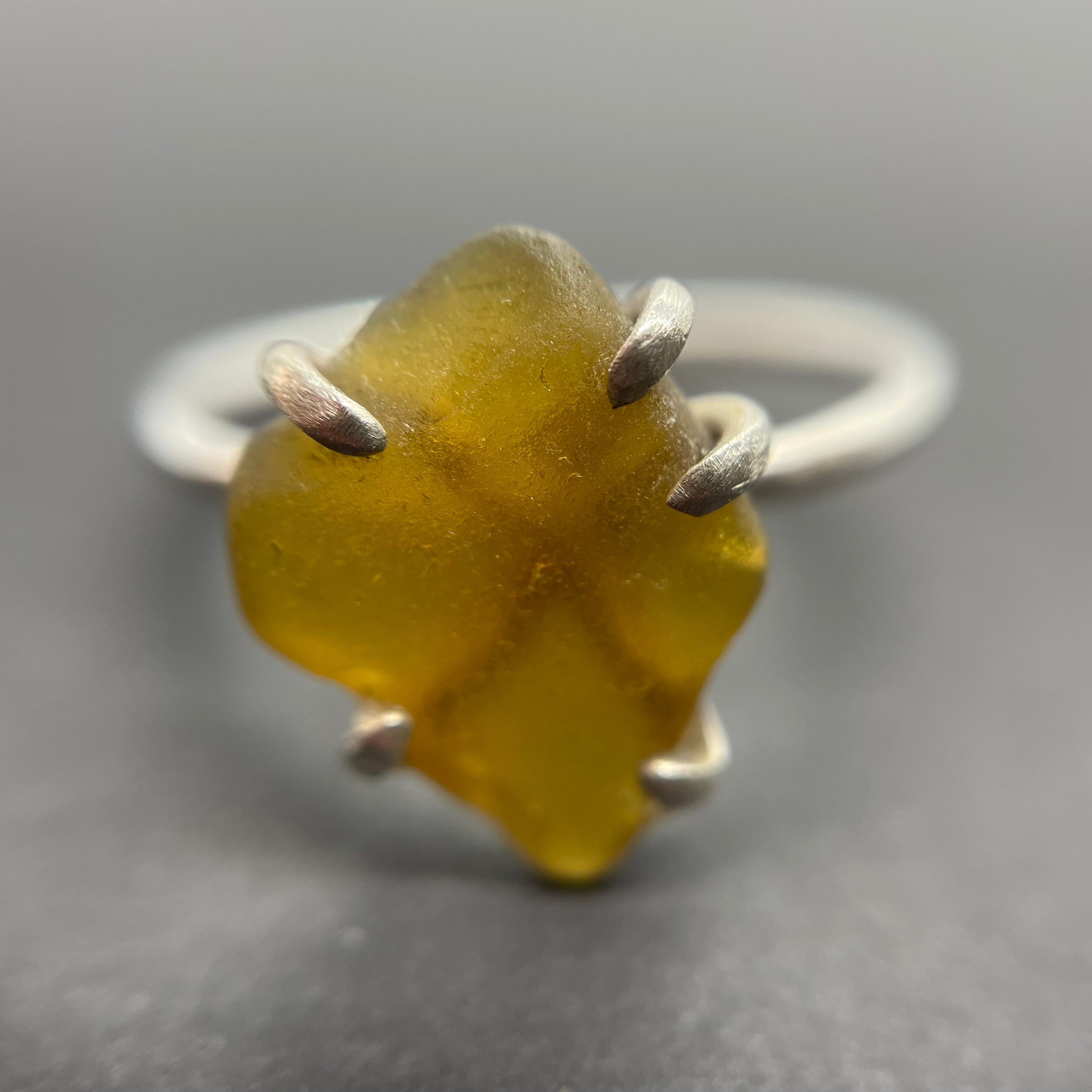 Sea Glass Claw Ring (UK R)