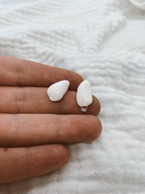 Open image in slideshow, Shell Drip Studs
