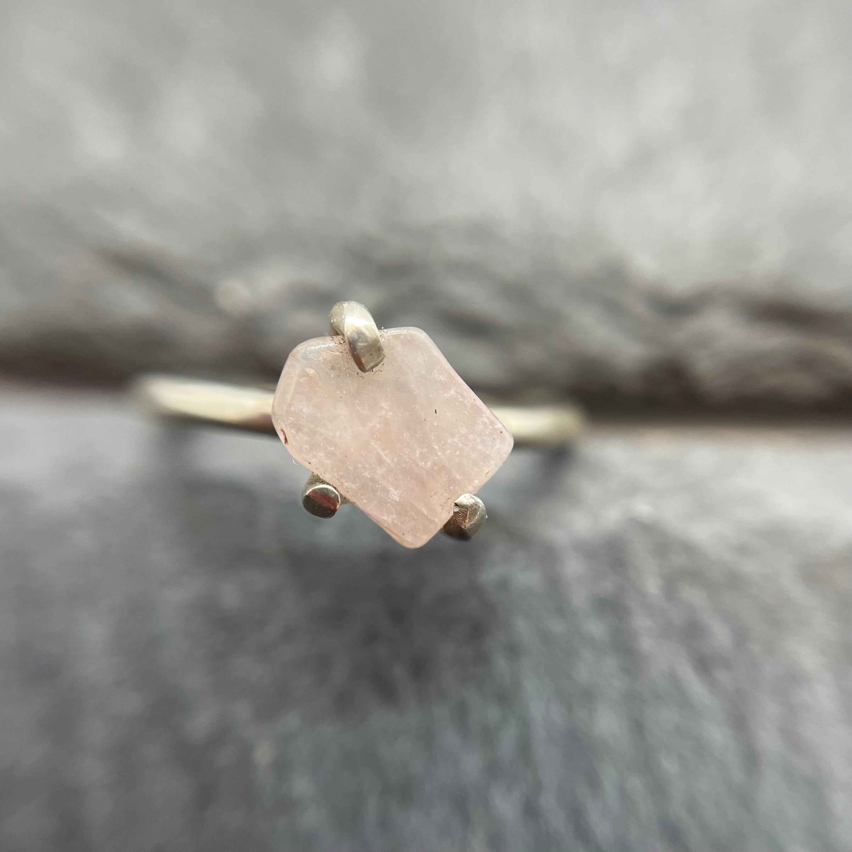 Rose Quartz Claw Ring (UK F)